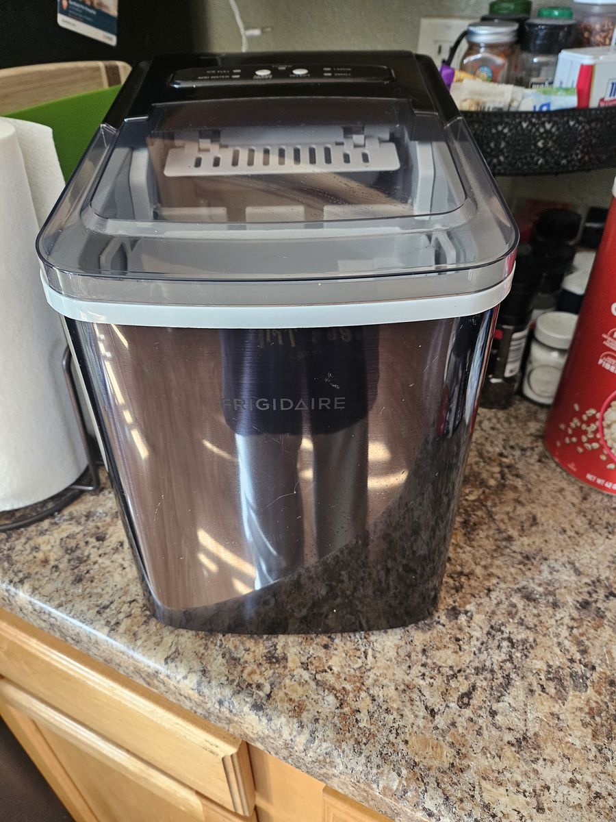 Frigidaire Ice Machine