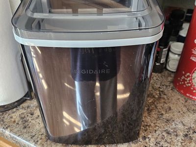 Frigidaire Ice Machine