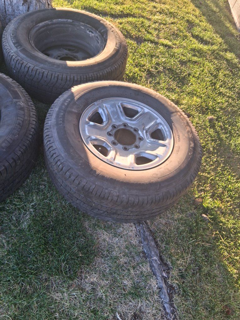 Used LT275/70R18 Tires on Rims - Set of 4