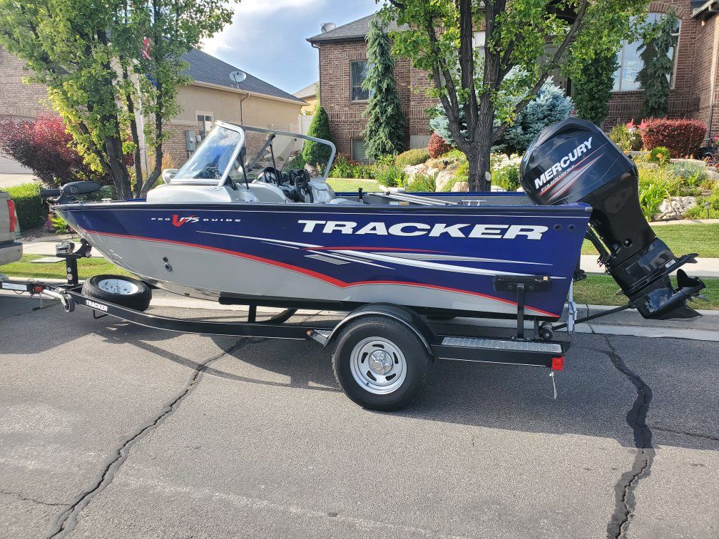 Tracker Pro Guide V175 WT Fishing Boat