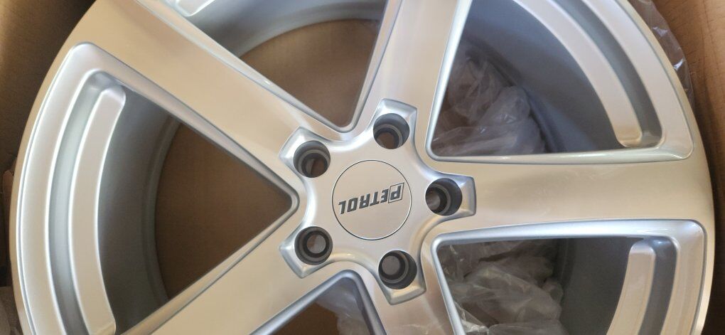 New Petrol Wheel 5X114.3 19X8