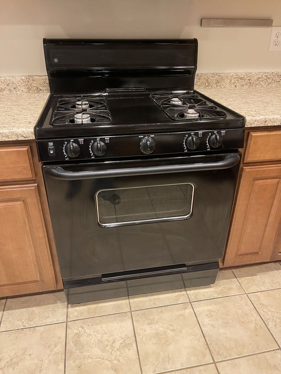 4 burner GE gas range/oven