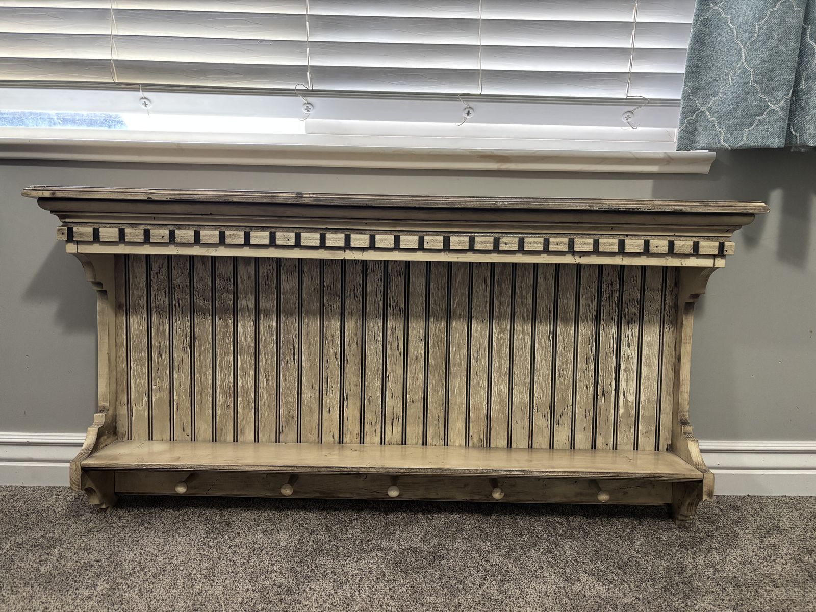 Decorative hanging shelf