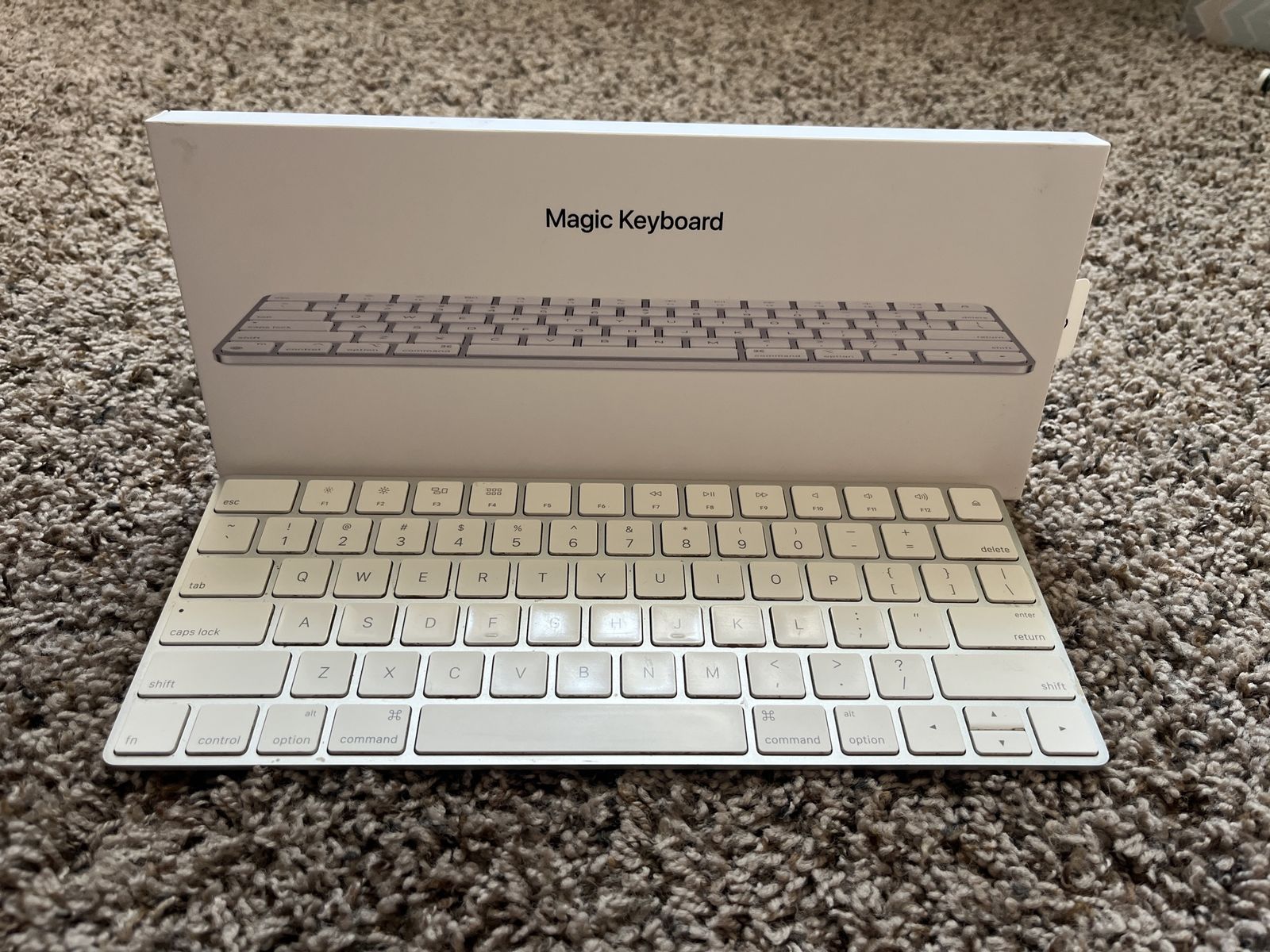 Apple Magic Keyboard Wireless Bluetooth White for Mac/iPad - Used (A1644)