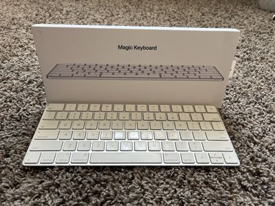 Apple Magic Keyboard Wireless Bluetooth White for Mac/iPad - Used (A1644)