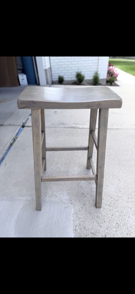 3 Barstools