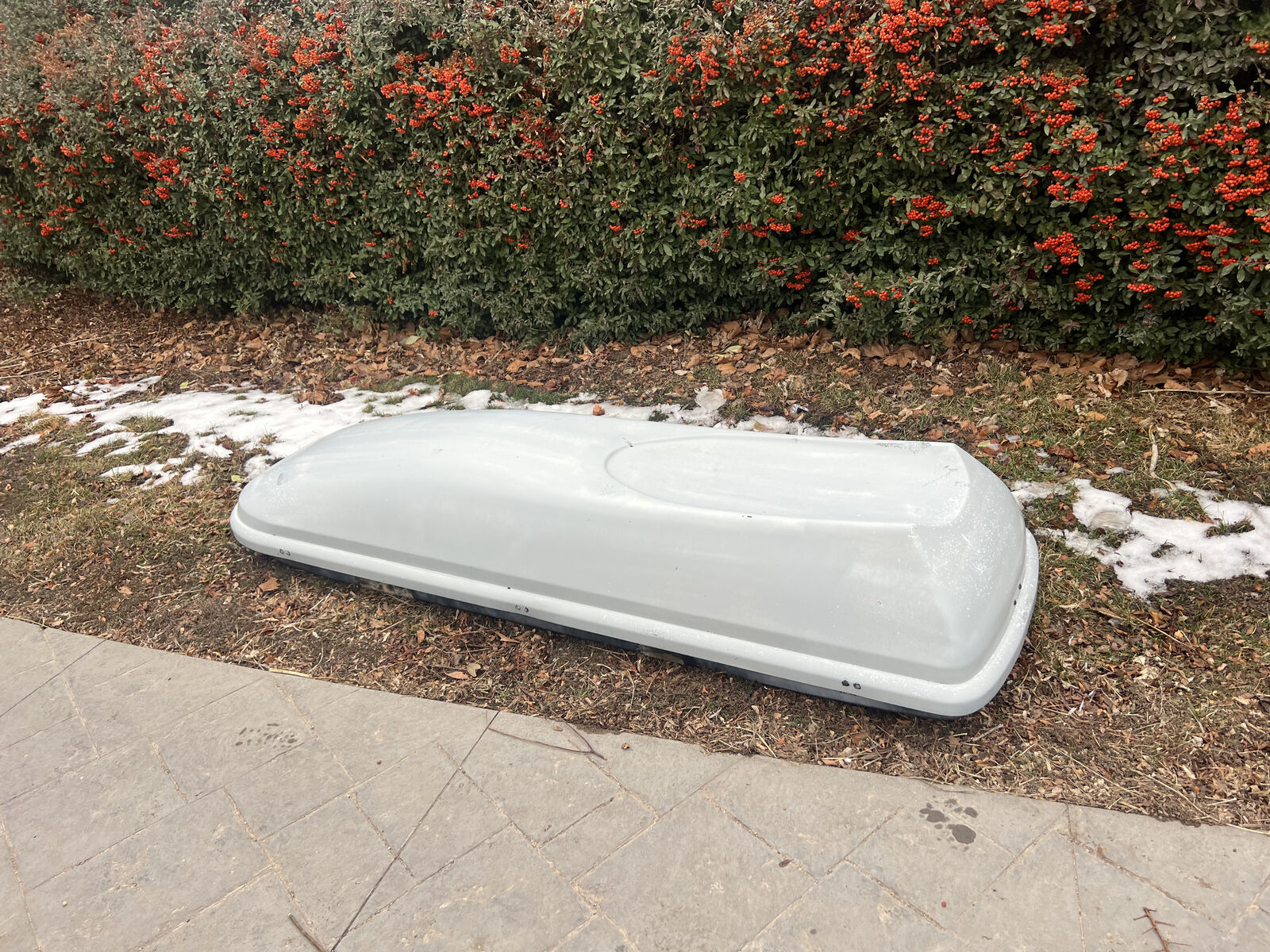 Silver Roof Box // Brand Unknown // 7' x 2' interior dimension