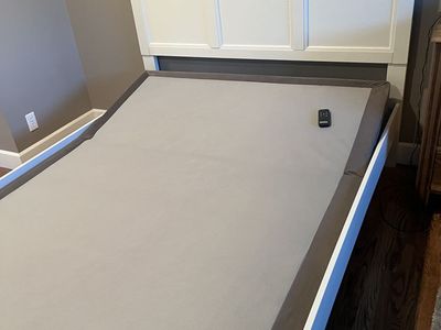 Queen size adjustable base