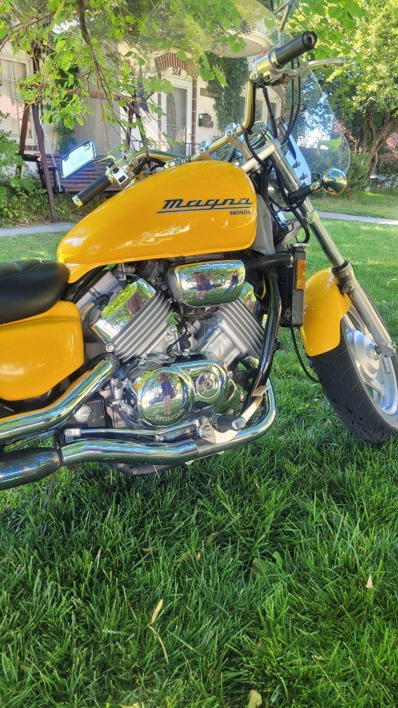 Rare 96 honda magna vf750 muscle bike,13000 miles. very fast.