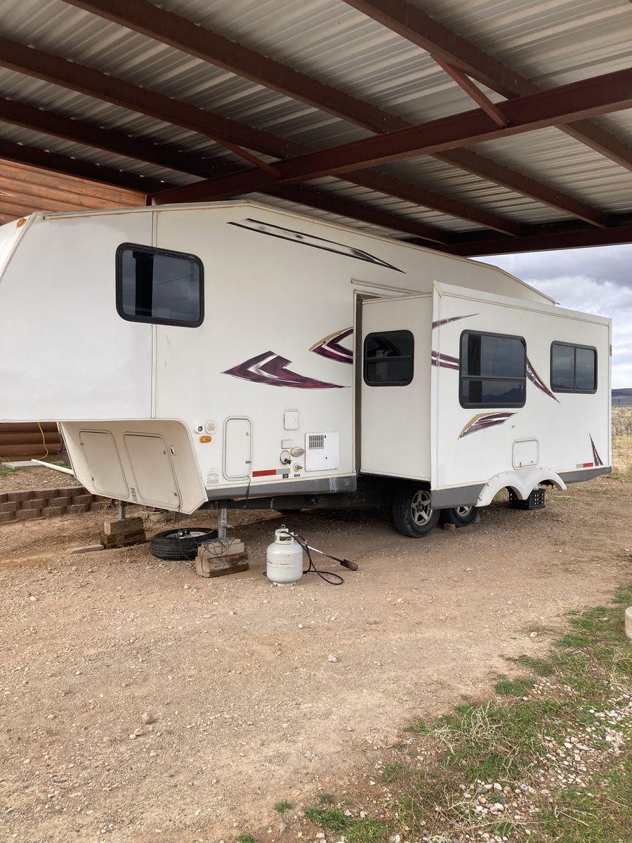 2007 Fifth Wheel Travel Trailer - Ready for Adventures