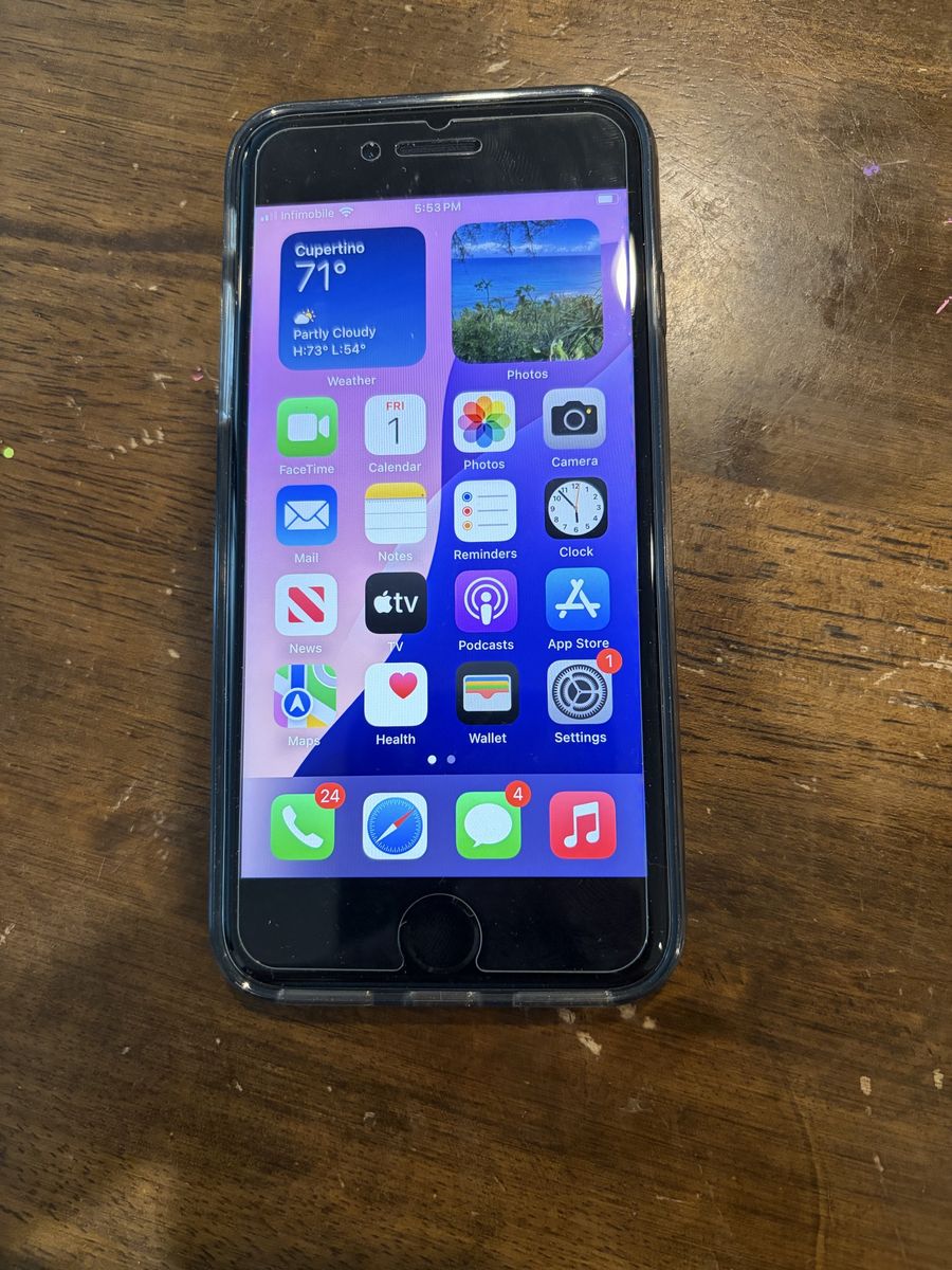 Unlocked iPhone SE 3 w/ Service