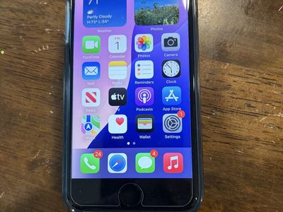 Unlocked iPhone SE 3 w/ Service
