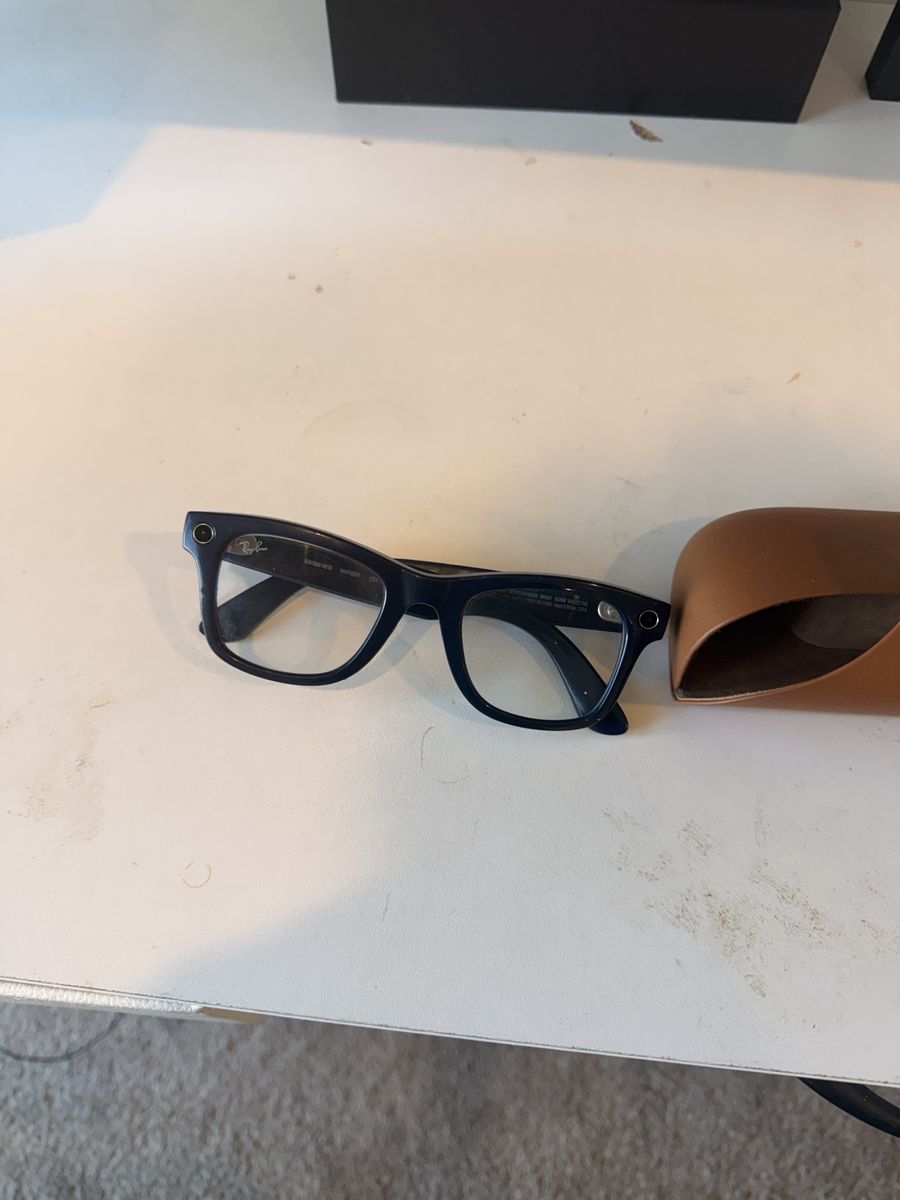 Ray-Ban Meta Gen 2 Wayfarer – Transitions + Charging Case – Excellent Condition