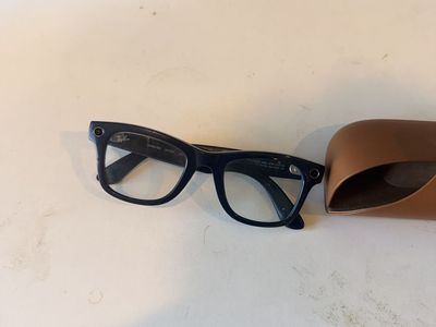 Ray-Ban Meta Gen 2 Wayfarer – Transitions + Charging Case – Excellent Condition