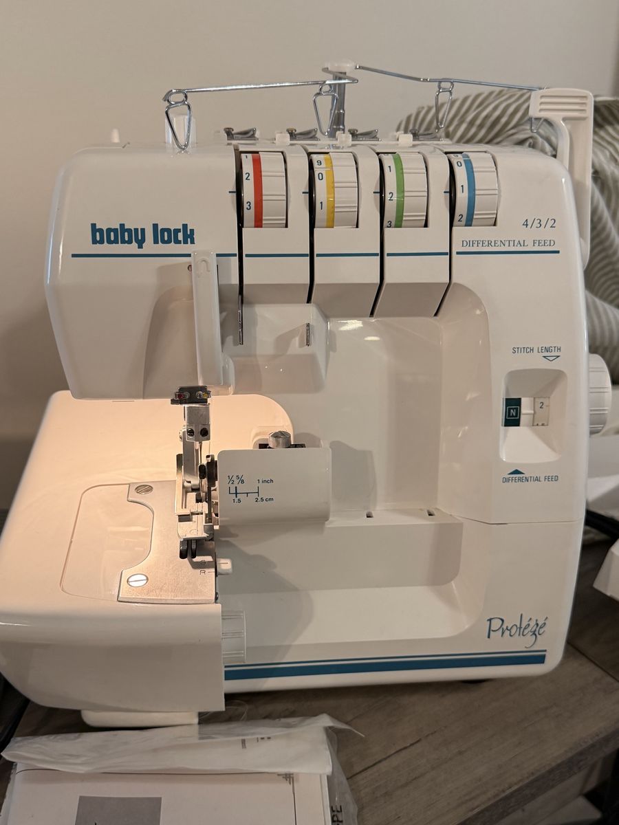 Baby Lock Protégé 4/3/2 Differential Feed Serger Sewing Machine with Foot Pedal