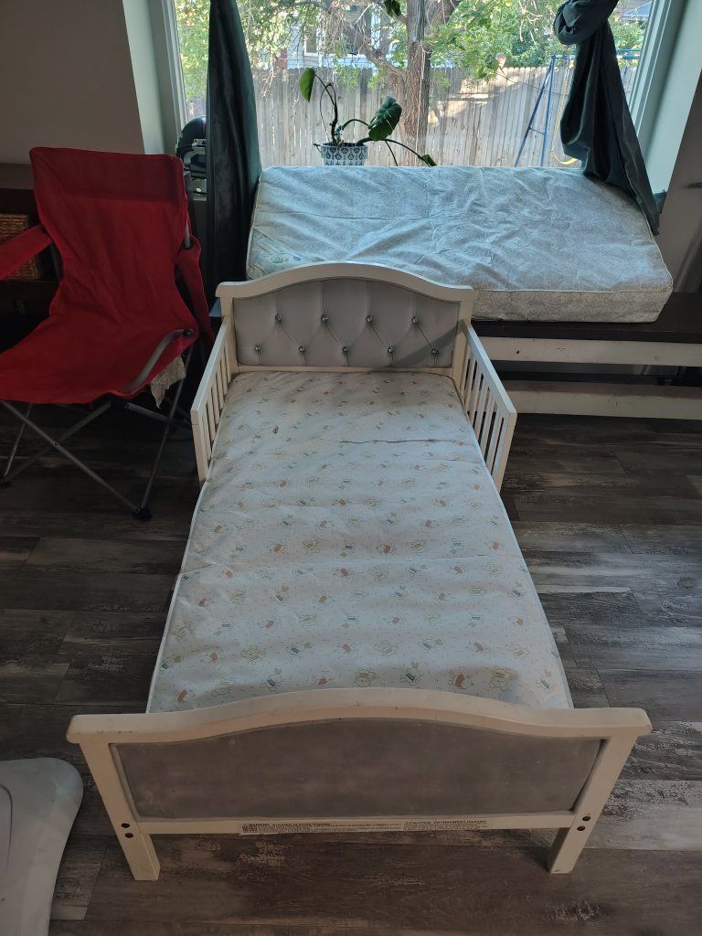 Toddler Bed with Upholstered Tufted Headboard - White Frame