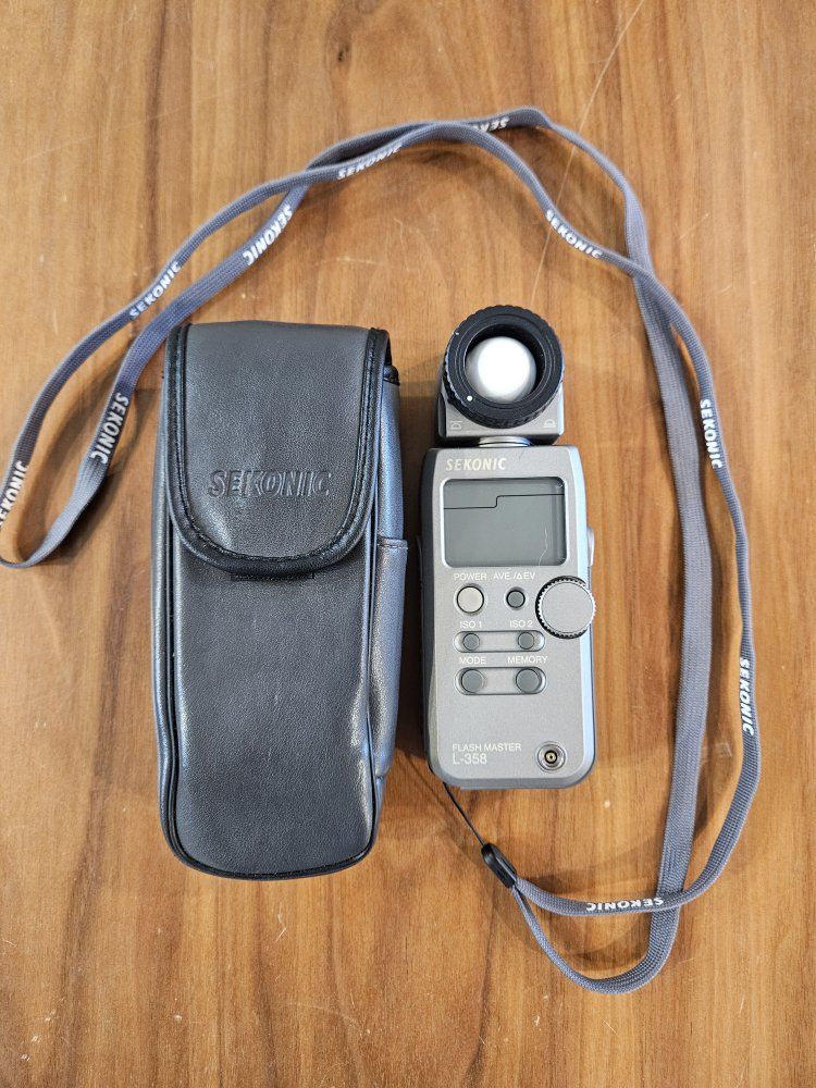 Sekonic L-358 Flash Master Light Meter w/Case – Excellent Condition