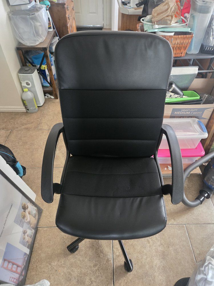 Black Ergonomic Office Chair with Swivel and Wheels - Used