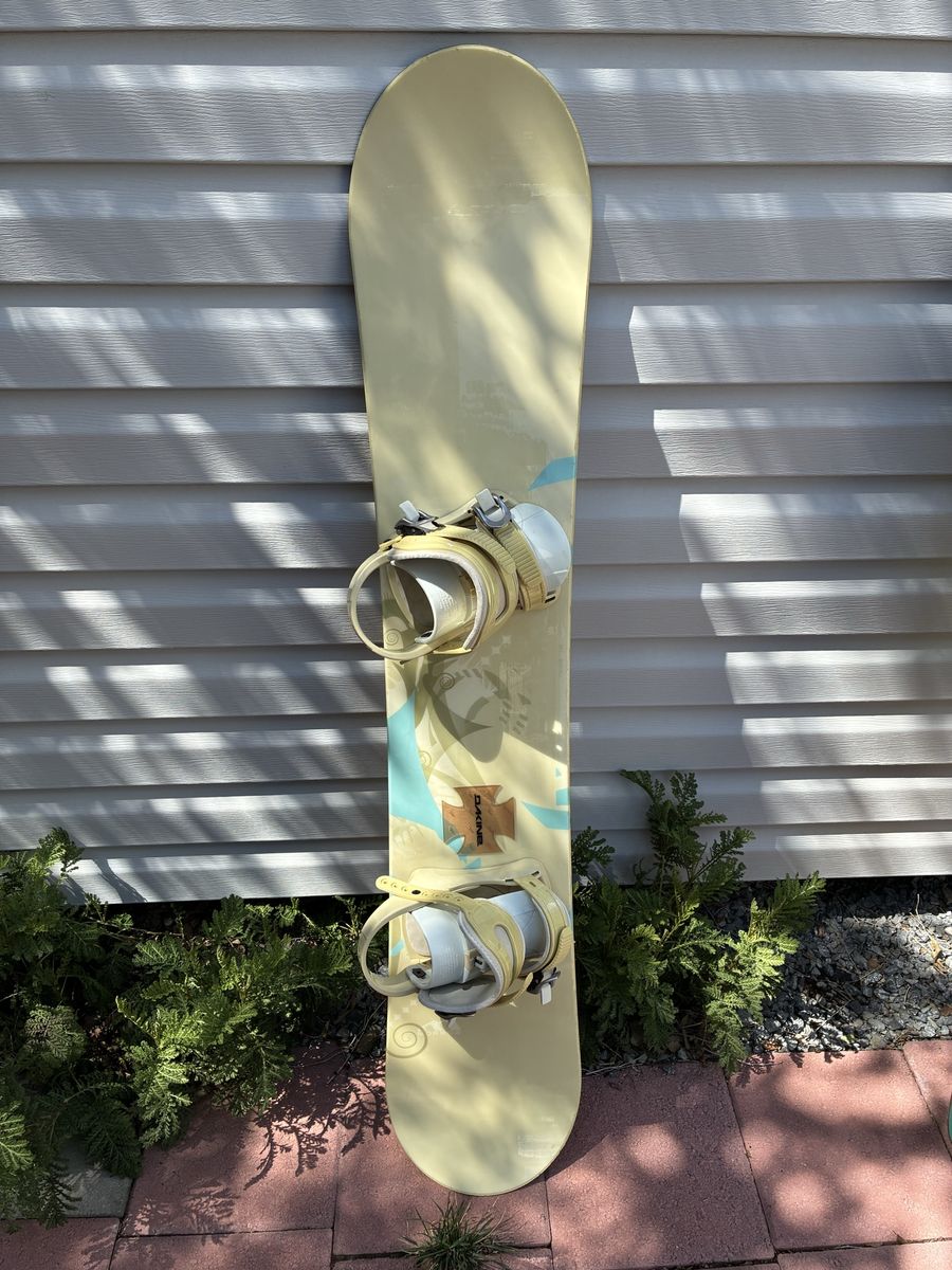 Morrow Traverse 148 Snowboard with Bindings 