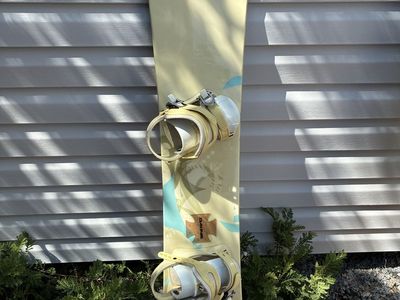Morrow Traverse 148 Snowboard with Bindings