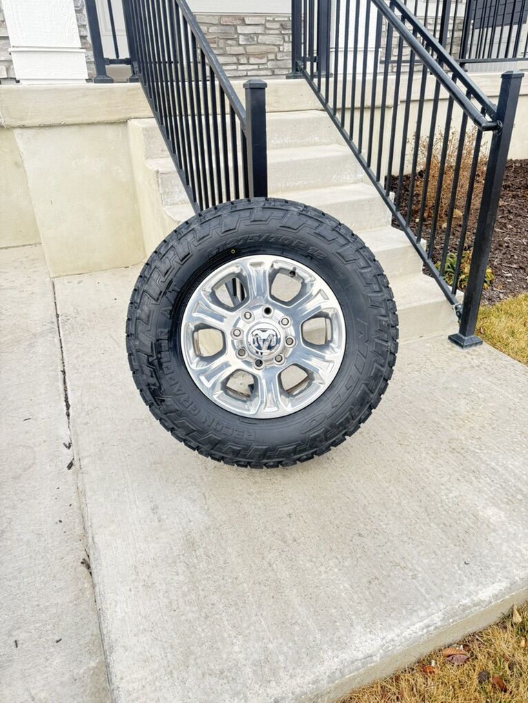 Dodge Ram 3500 Rims and Tires 275/70R18 Nitto