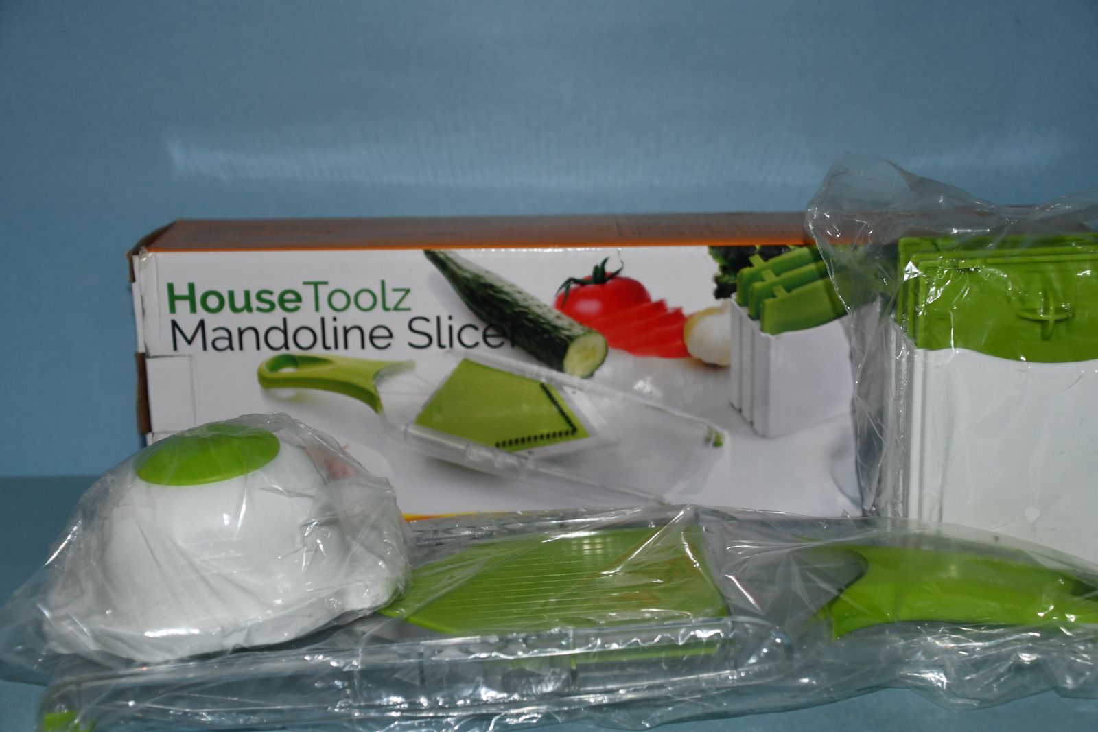 NEW "MANDOLINE SLICER" ~ 2 SLICERS, 2 GRATERS, STORAGE BOX & SAFETY HOLDER ~ ALL FOR $5
