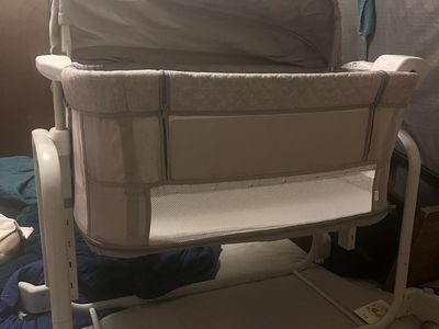 Bassinet with ,vibrations Sounds & Lights
