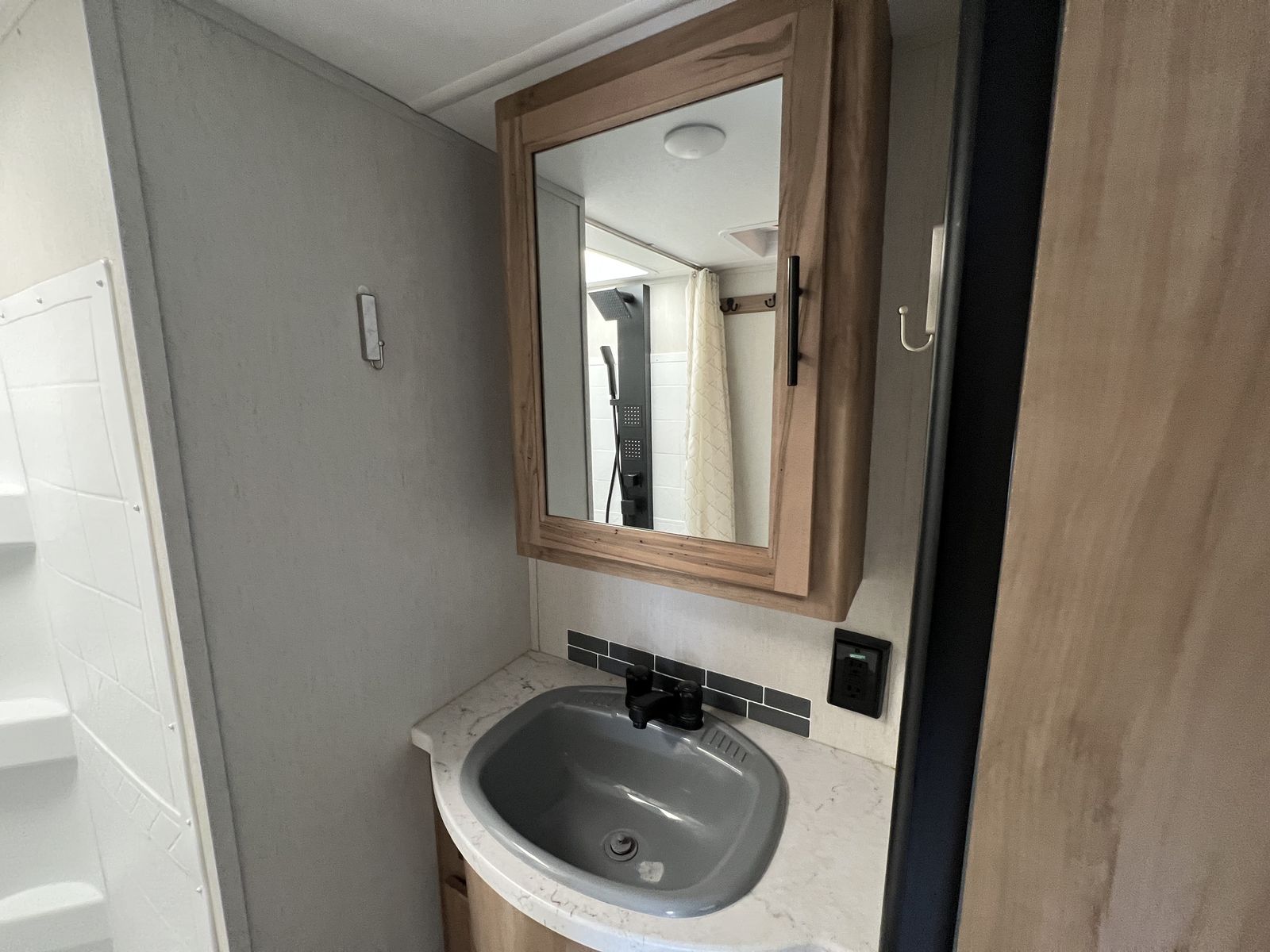 Main image 15