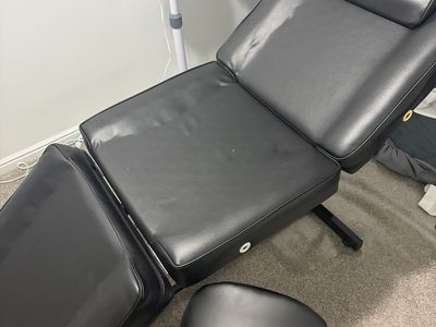 Esthetician/tattoo bed and chair