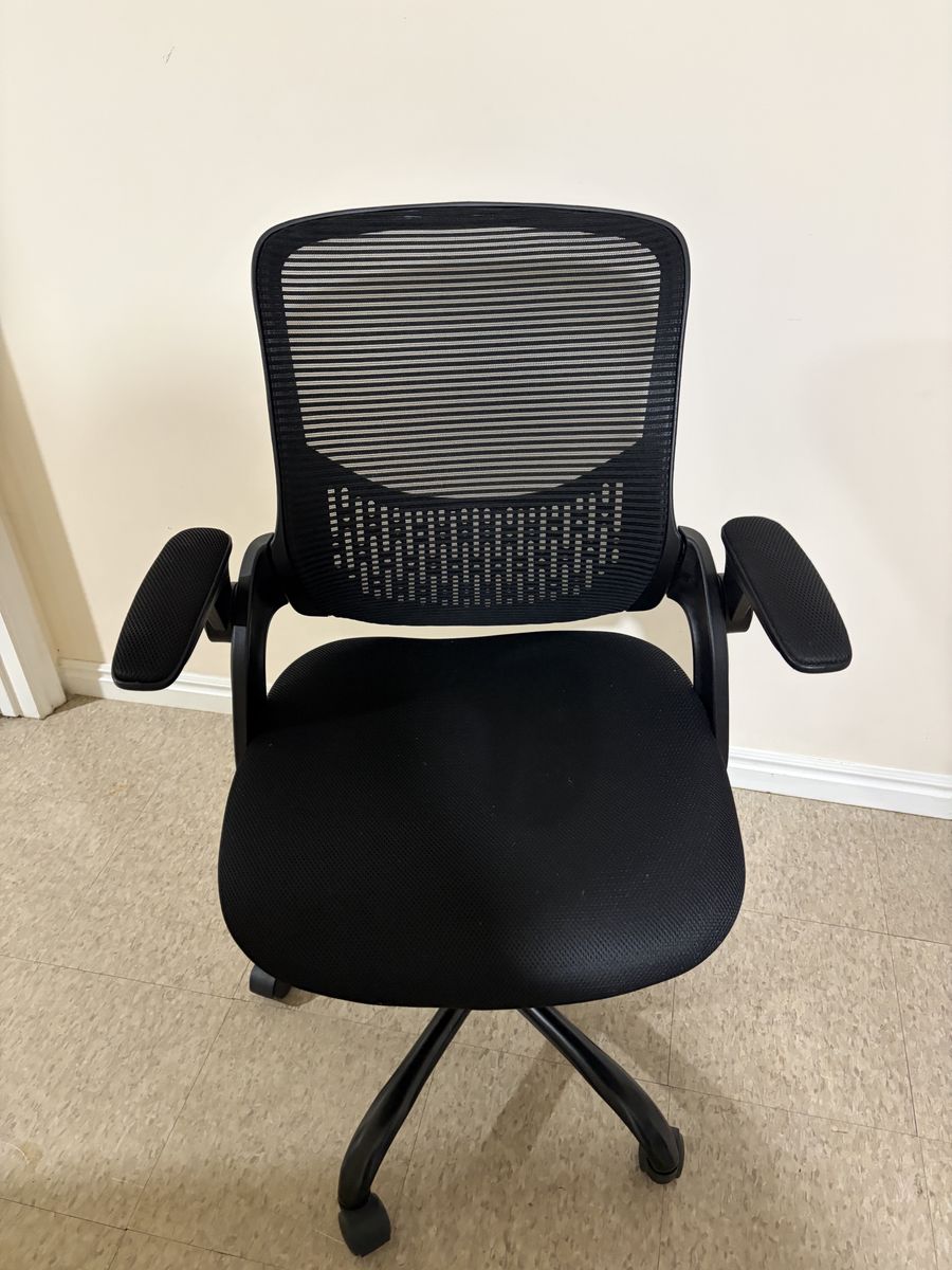 Black Ergonomic Mesh Office Chair with Lumbar Support & Adjustable Arms - Excellent Condition