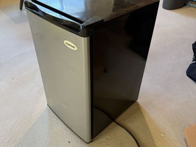Chefmate Mini Fridge – Works Great