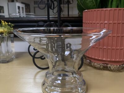 Glass Centerpiece Bowl With Ribbed Pedestal