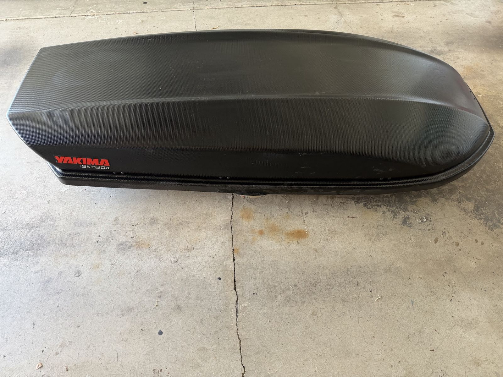 Yakima skybox- cargo roof box