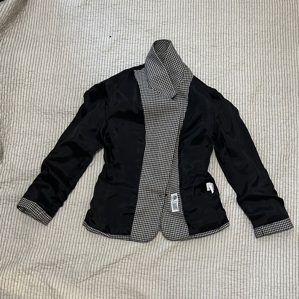 Main image 11