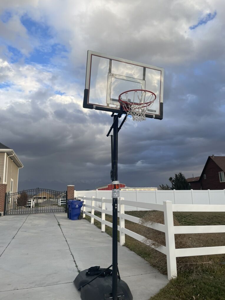 Basketball Hoop- Lifetime Portable BB Hoop