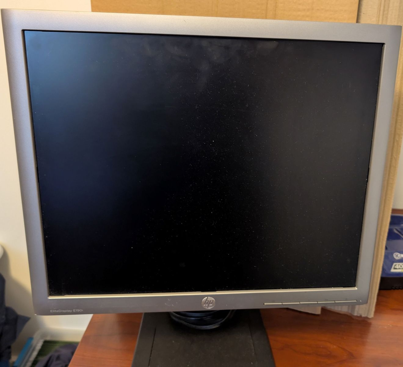 19" HP Monitor