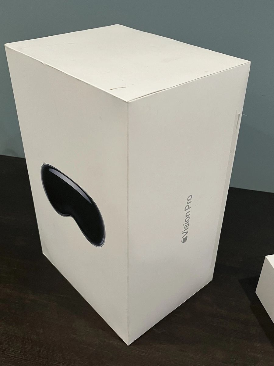 Apple Vision Pro / M2 / 256GB / MQL83LL/A / A211