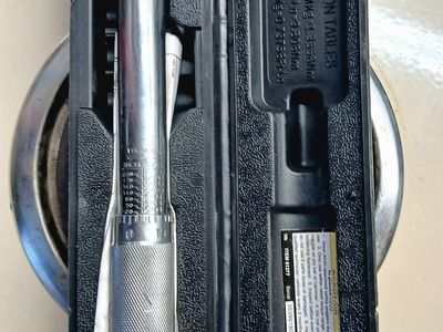 Pittsburgh 1/4" Drive Click Torque Wrench with Storage Case