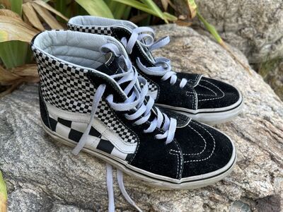 high top Vans women’s 6.5 (men’s 5)