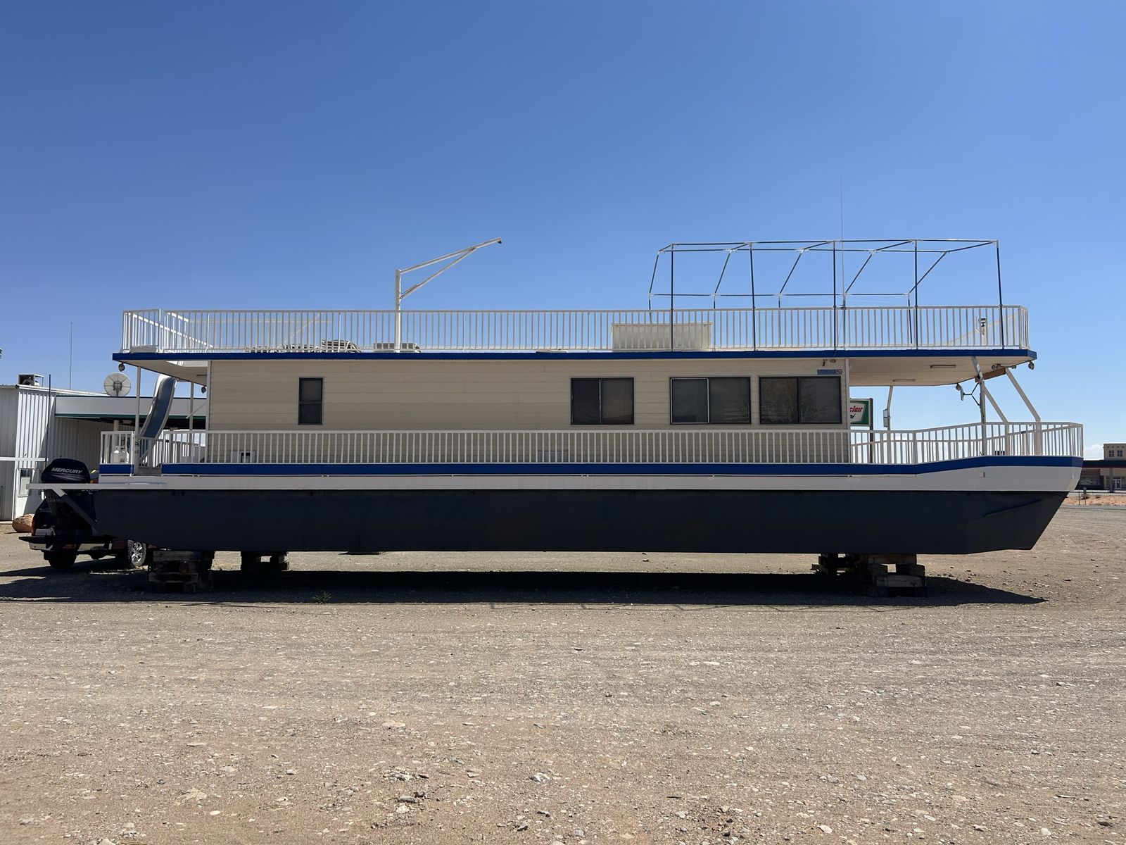 Main image 6