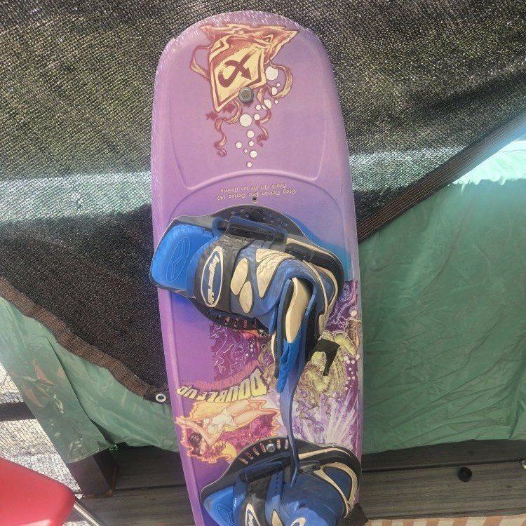 Double Up Wakeboard Greg Nelson Pro Series 132cm with Bindings - Purple