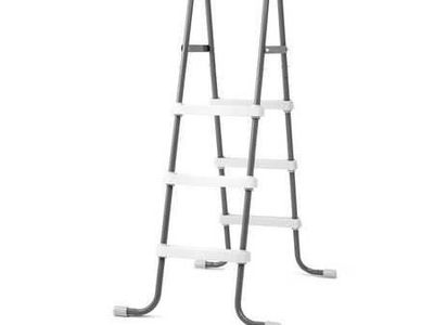 42in Pool Ladder