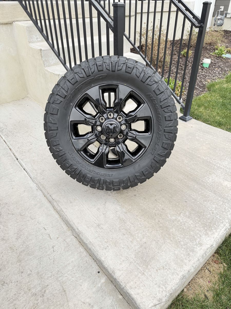 Dodge Ram 3500 Limited Rims and Tires 35/12.50R20