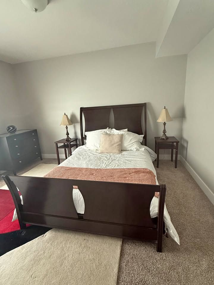 Bedroom Set — Queen Sleigh Bed Frame, Dresser, 2 Nightstands & Lamps