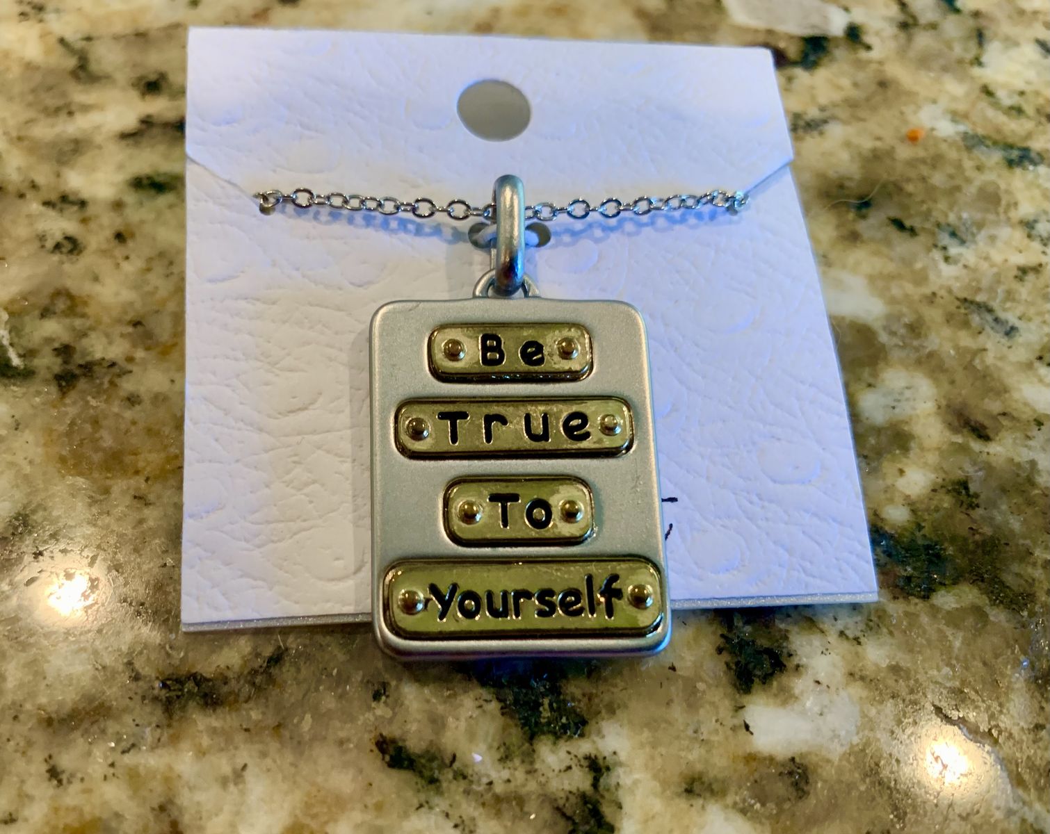 Necklace: BE TRUE TO YOURSELF (brand new)