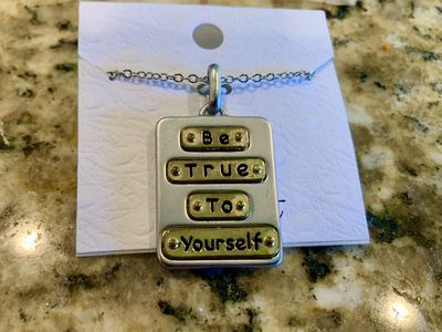 Necklace: BE TRUE TO YOURSELF (brand new)