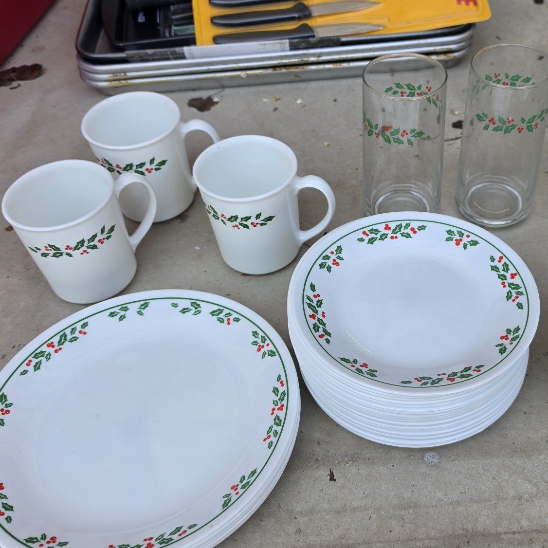 Corelle dish set