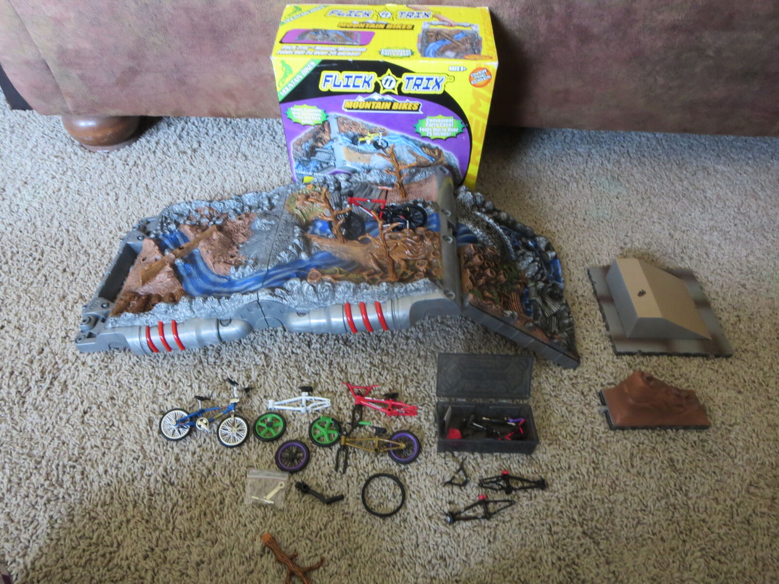 Flick Trix Maniac Mountain Playset for Finger Bikes Complete by Spin Master 2001