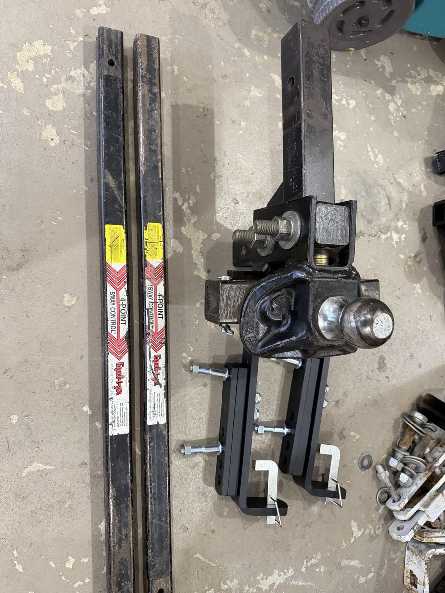 Equalizer Weight Distribution Hitch w/Sway Control