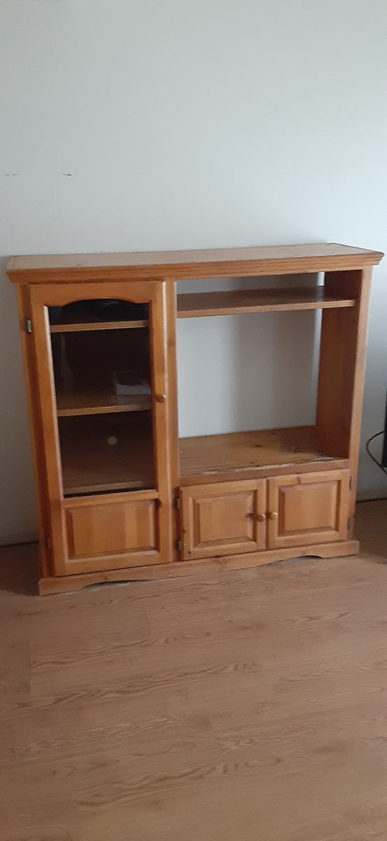 Entertainment Center/TV Stand